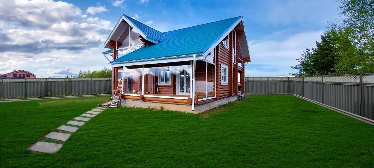 Мягкие окна на веранде загородного дома в Гагарине